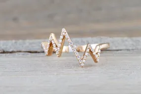 18 karat Rose Gold Diamond Heart Beat Row Zig Zag Ring Band Cocktail