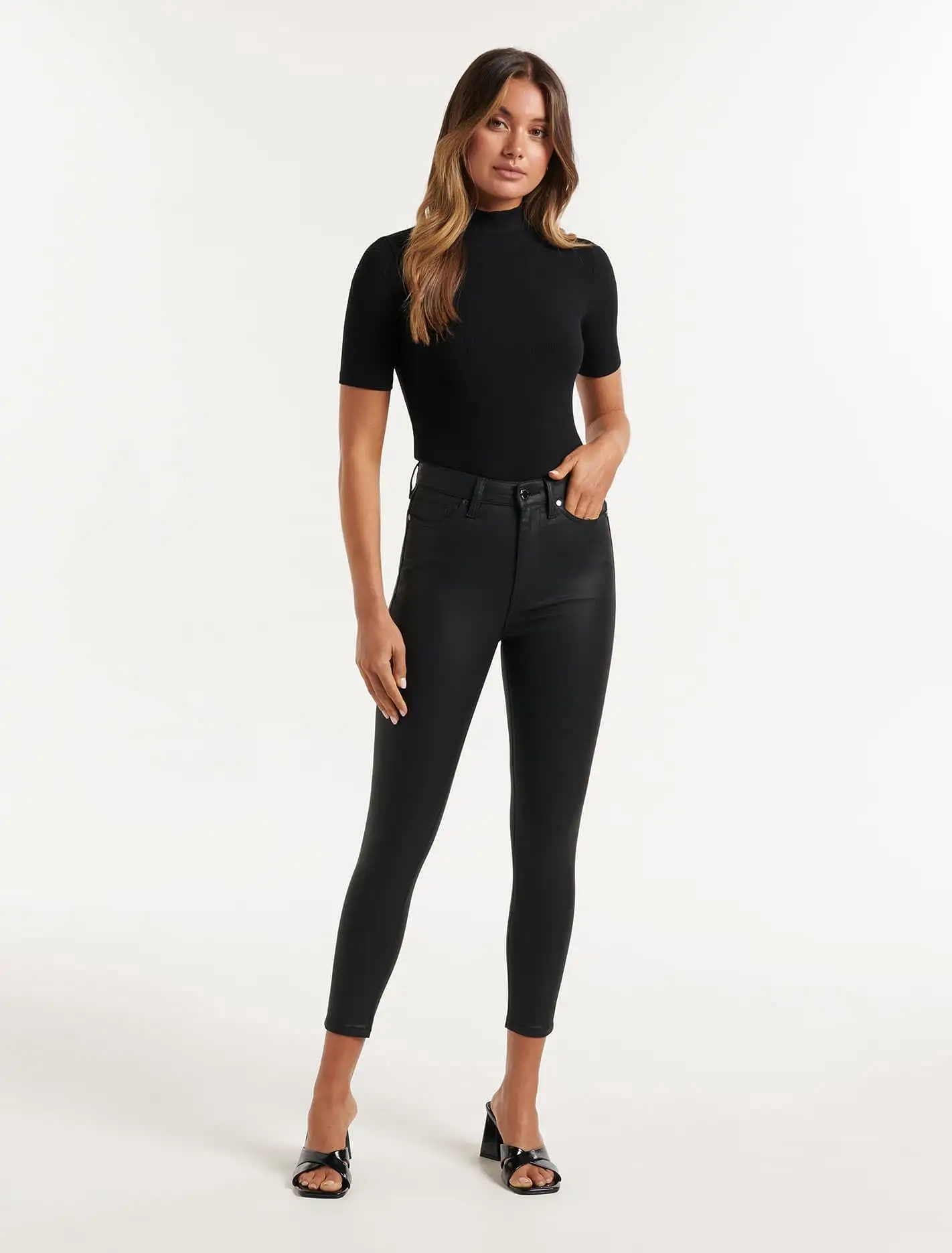 Bella Cropped High-Rise Sculpting Jeans