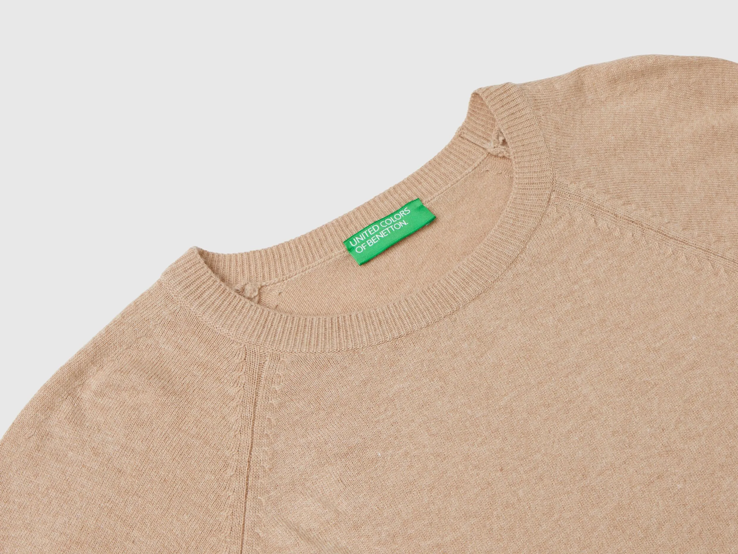 Camel crew neck sweater in cashmere and wool blend - Beige | Benetton