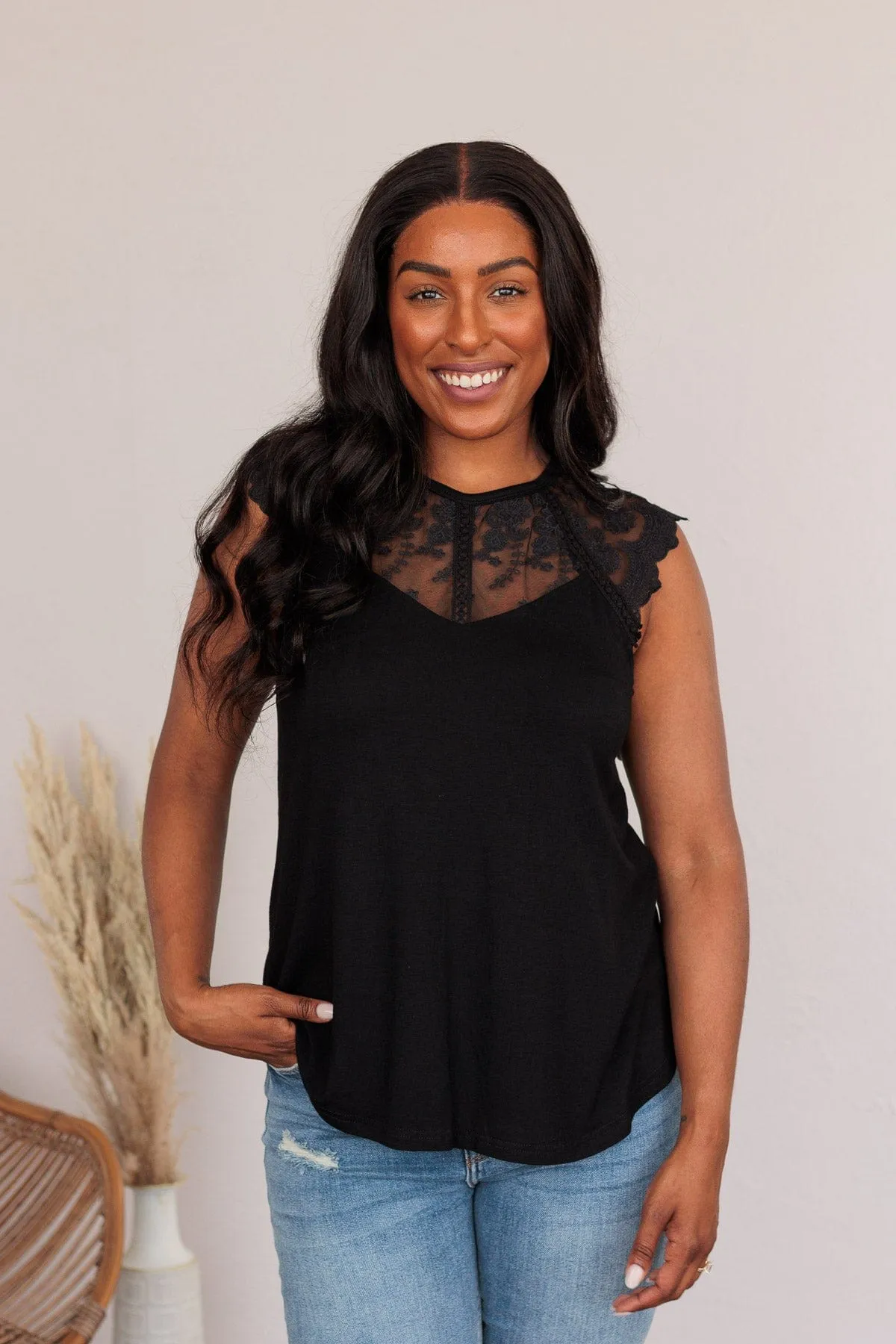 Can't Ignore You Lace Top- Black