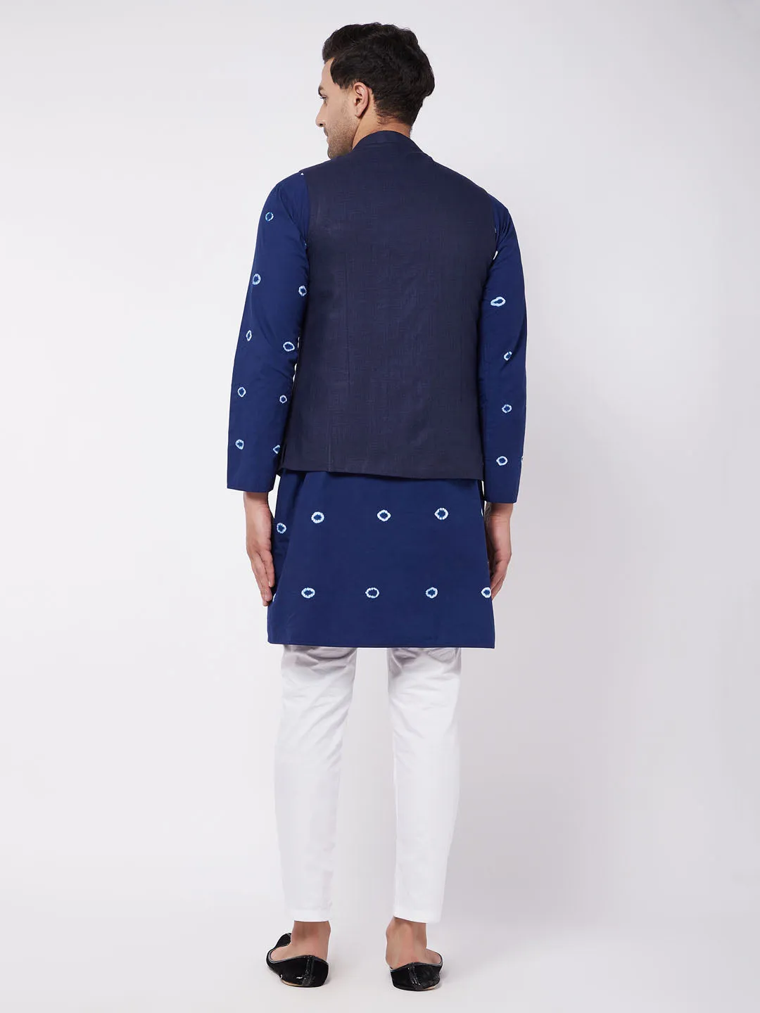 VASTRAMAY Men's Navy Blue Solid Nehru Jacket With Blue Tie Dye Print Kurta And White Cotton Pant Style Pyjama